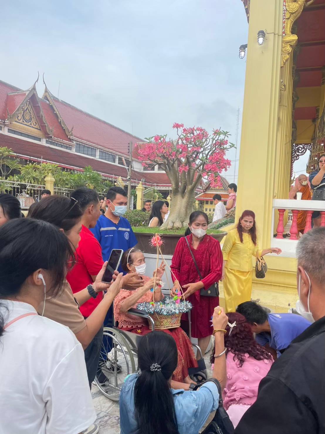 พาผู้ป่วยร่วมงานบุญ 4
