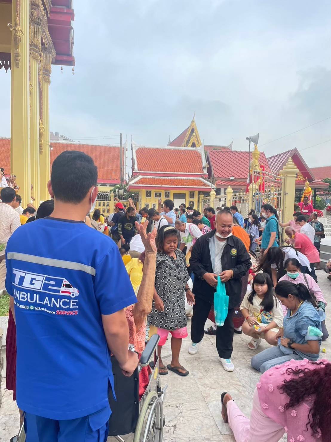 พาผู้ป่วยร่วมงานบุญ